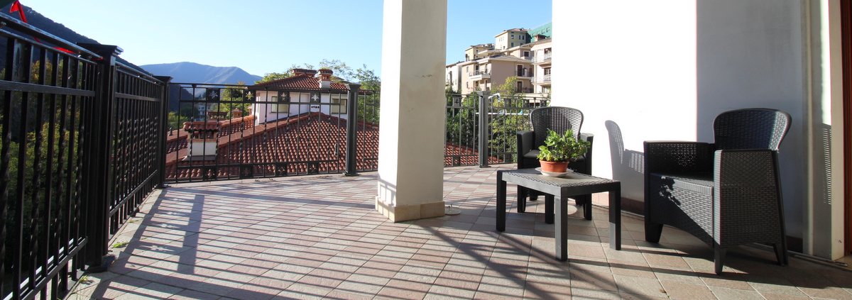 LUMEZZANE (BS) – Quadrilocale in villa con terrazza